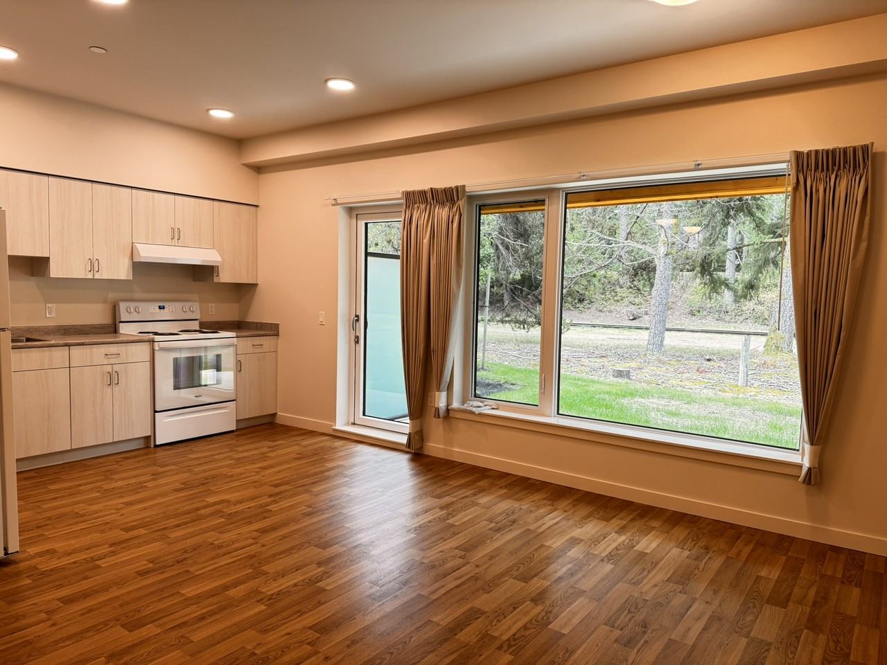 136 Village Way #219 - Photo 4 of 12