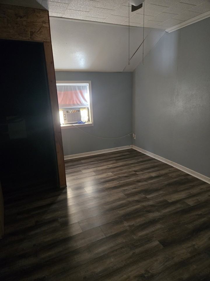 306 S Severin St #1 - Photo 4 of 12