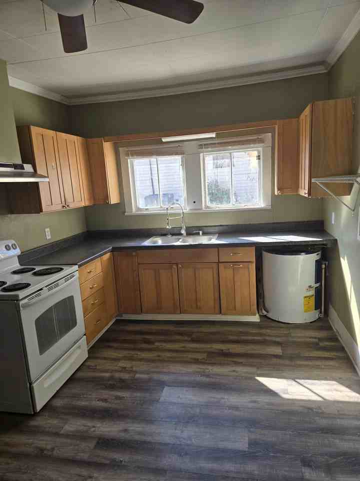 306 S Severin St #1 - Photo 5 of 12