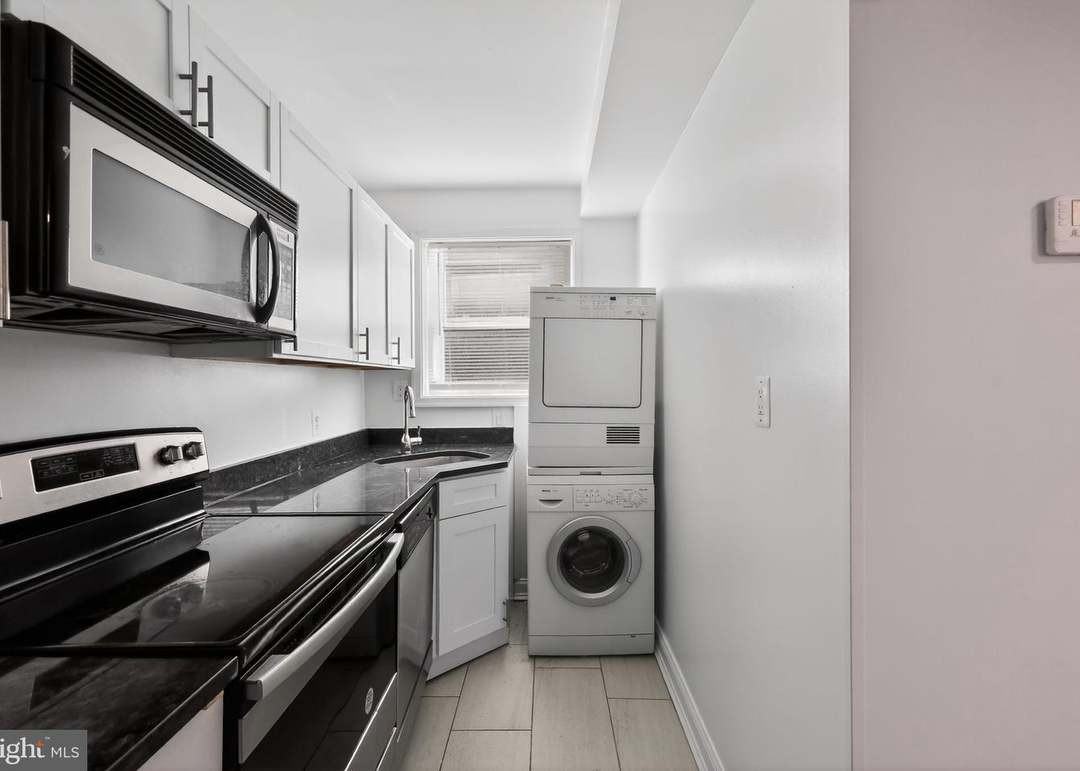 3065 Patrick Henry Dr #1 - Photo 4 of 11