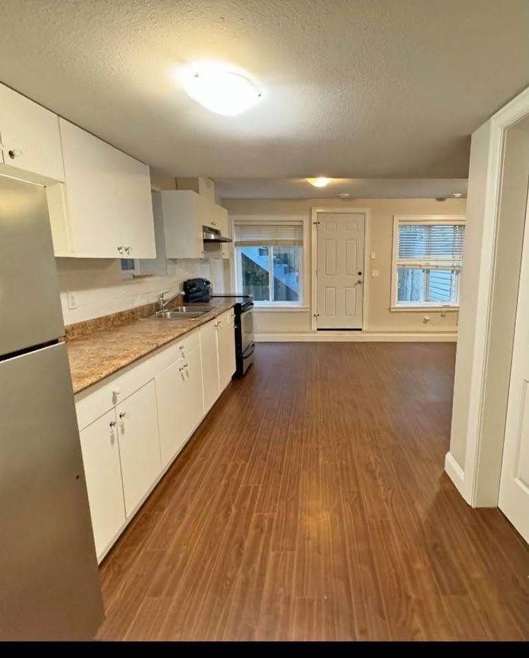 5933 128a St #1 - Photo 3 of 8