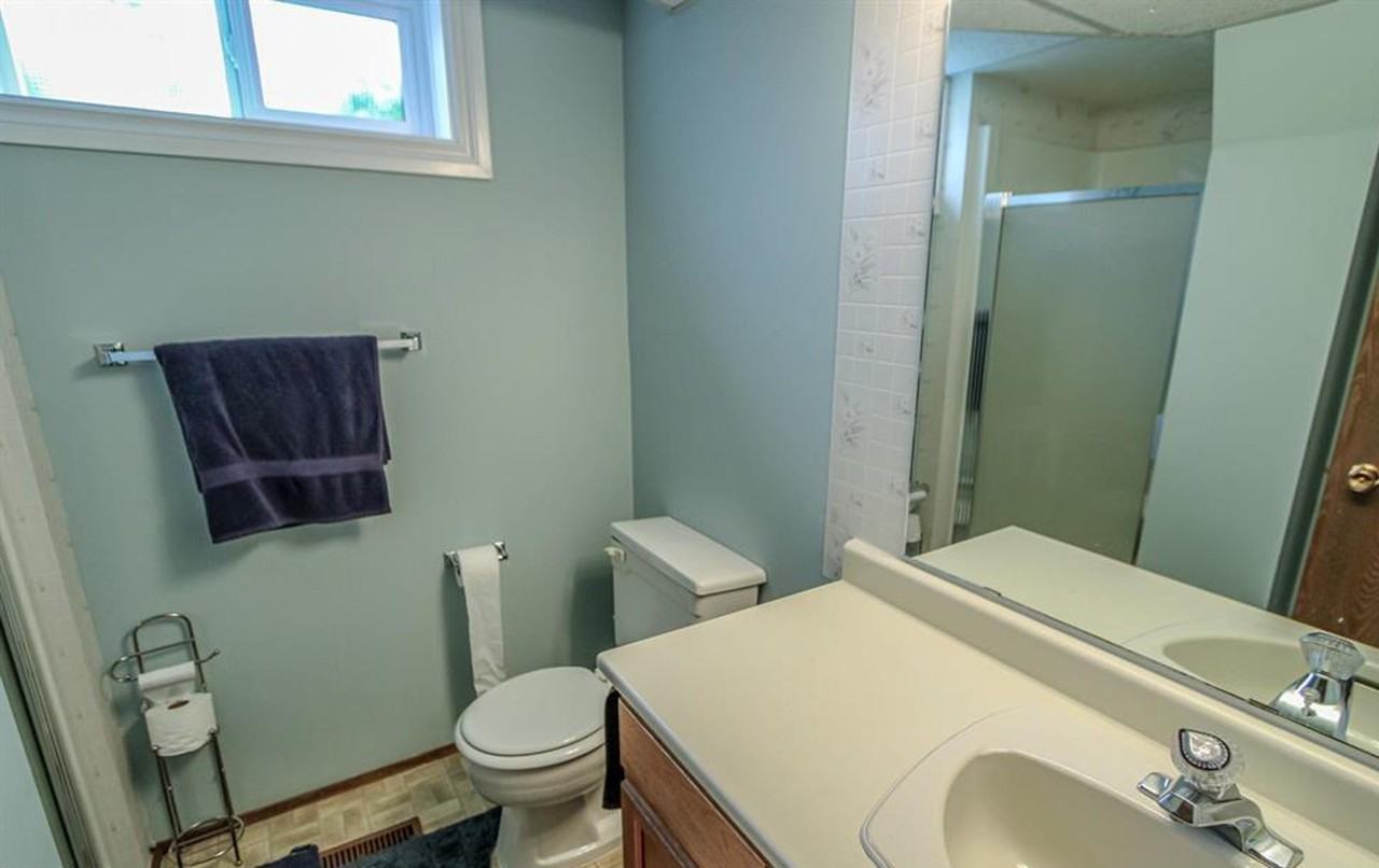 4612 45 Ave #1 - Photo 5 of 22