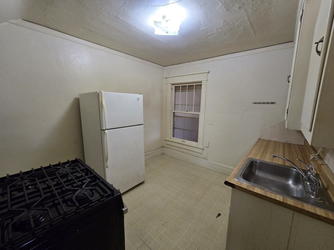 118 1/2 Harrison St #1 - Photo 3 of 22