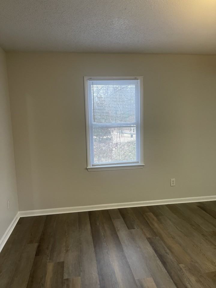 912 Gregory St #1 - Photo 4 of 12