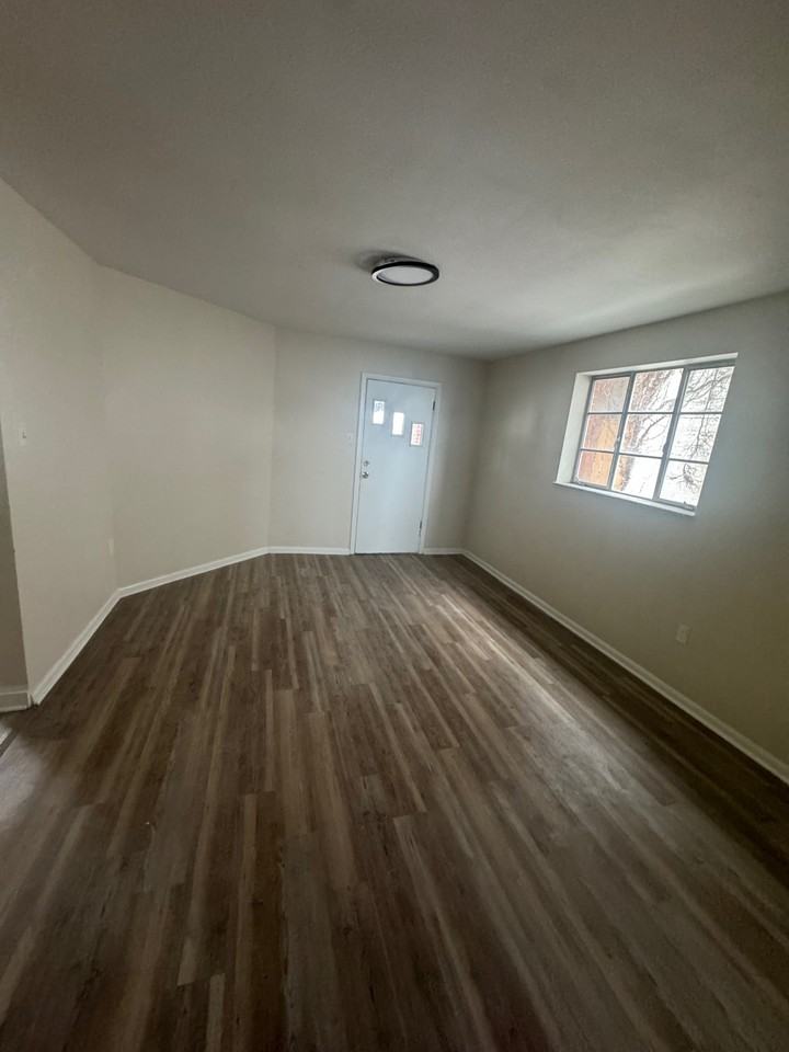 545 Stokes Ave #1 - Photo 4 of 18