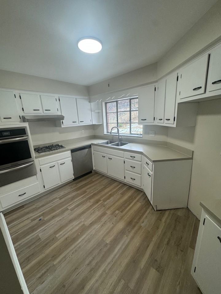 545 Stokes Ave #1 - Photo 5 of 18