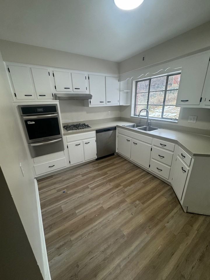 545 Stokes Ave #1 - Photo 6 of 18