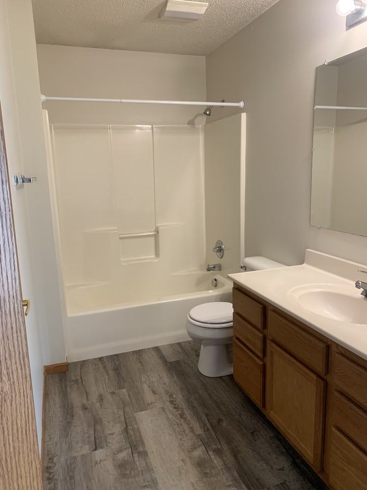 1114 Cornell St #102 - Photo 5 of 27