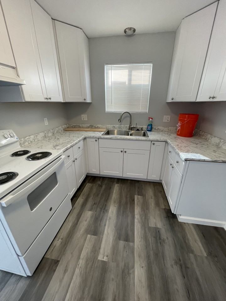 1311 Lemon St #1 - Photo 7 of 21