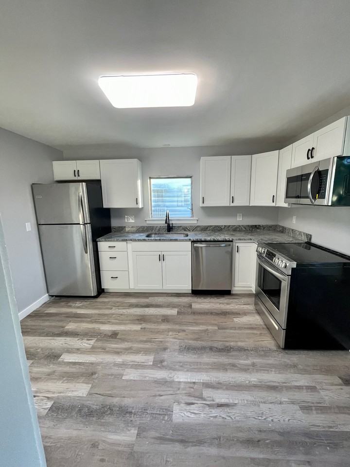 11 N Colonial Dr #1 - Photo 2 of 19