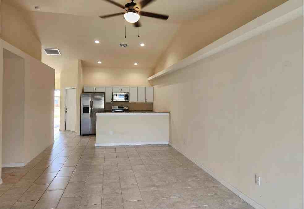 926 Se 6th Ct #926 - Photo 2 of 9