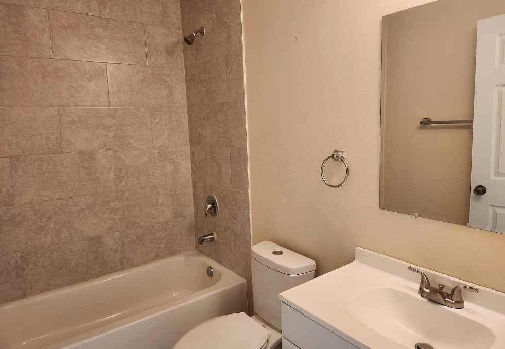 926 Se 6th Ct #926 - Photo 5 of 9