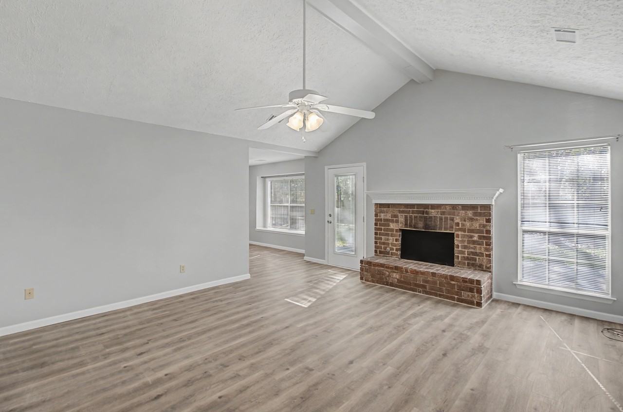 412 Arlington Dr #1 - Photo 2 of 34