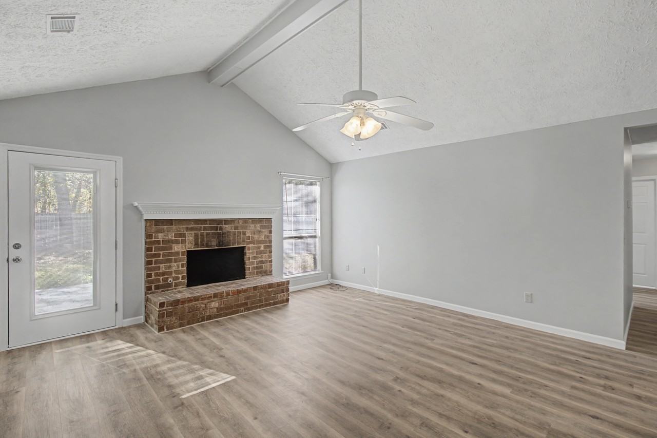 412 Arlington Dr #1 - Photo 3 of 34