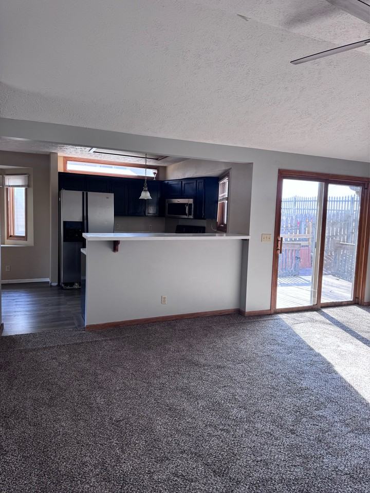 7804 S 71st Ave #1 - Photo 3 of 18