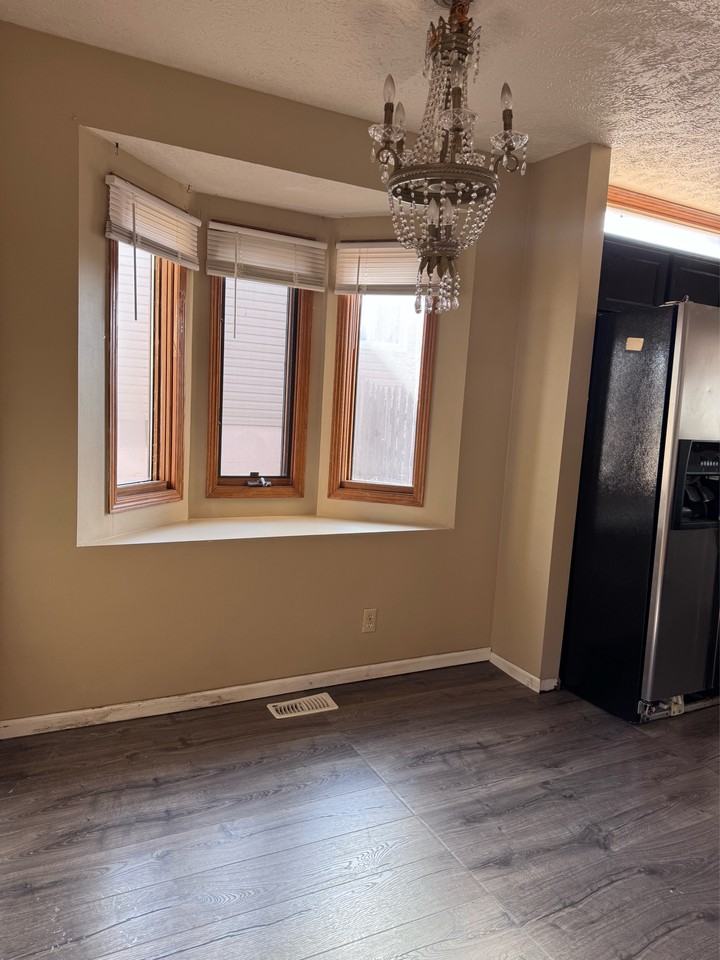 7804 S 71st Ave #1 - Photo 5 of 18