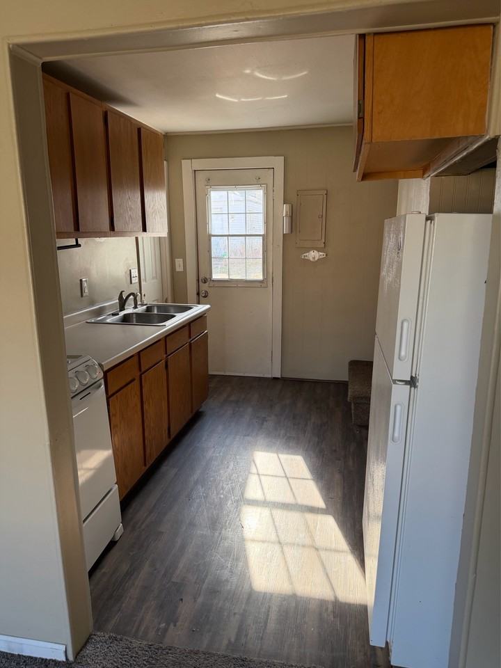 319 W Washington St #2 - Photo 5 of 16