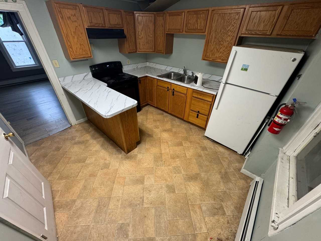 115 E 4th St #1 - Photo 3 of 9