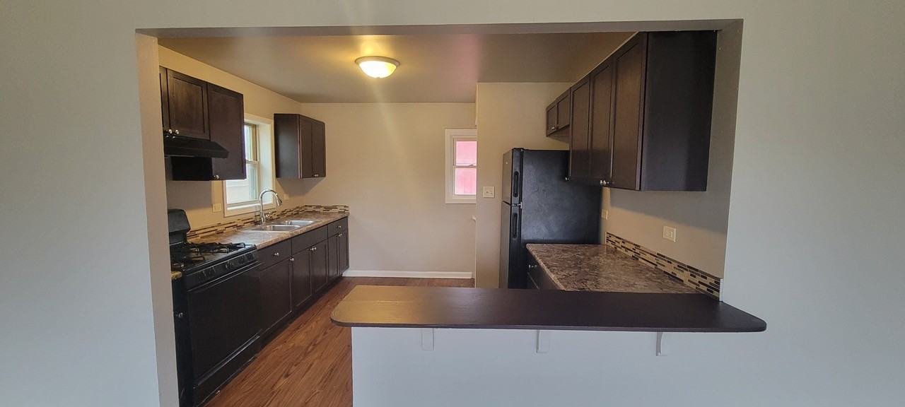 22404 Lawndale Ave - Photo 3 of 12