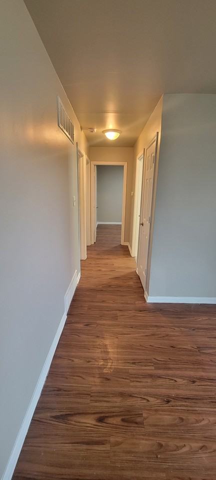 22404 Lawndale Ave - Photo 4 of 12