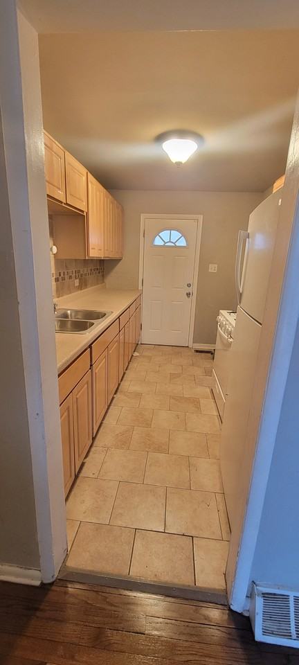 4236 Clark Dr - Photo 4 of 10