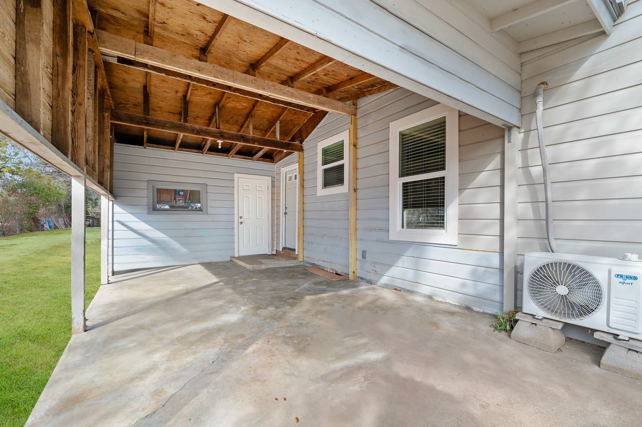 502 22nd St #1 - Photo 4 of 20