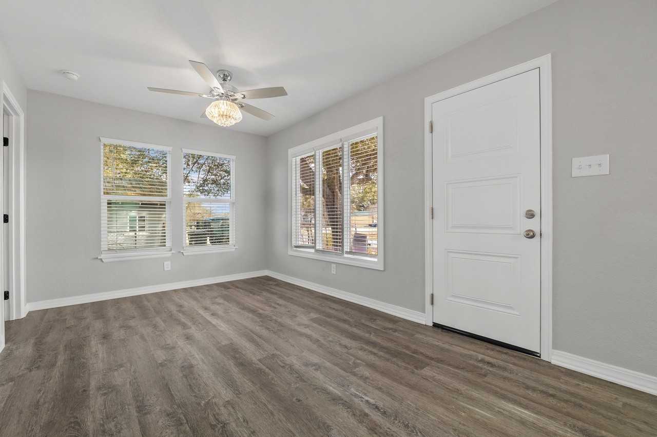 502 22nd St #1 - Photo 5 of 20