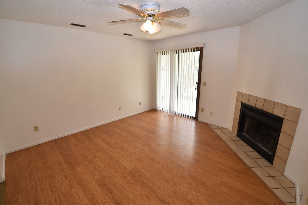 1050 Mazatlan Cir #A - Photo 3 of 20