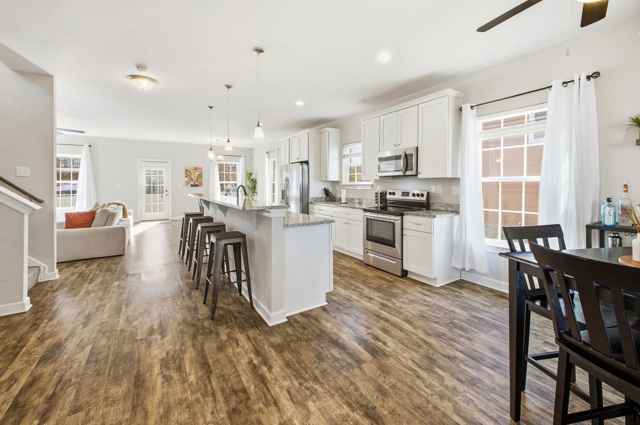 913 Joyce St #1 - Photo 3 of 30