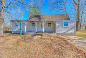 featured image of 328 W Sherwood Dr #1