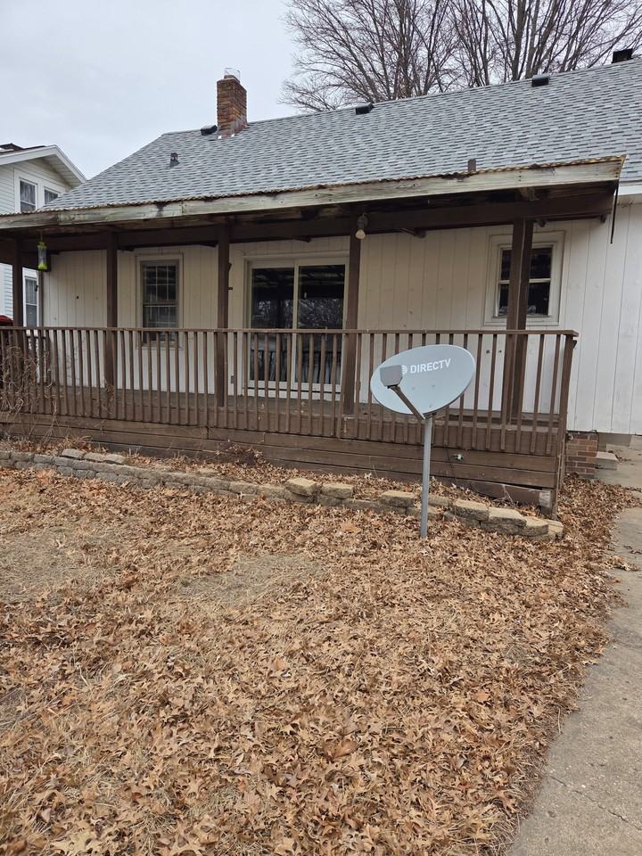 1210 W Macqueen Ave #1 - Photo 2 of 16