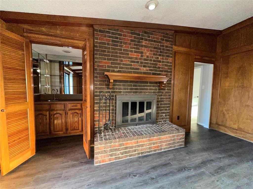 305 Marriott Ln - Photo 6 of 31