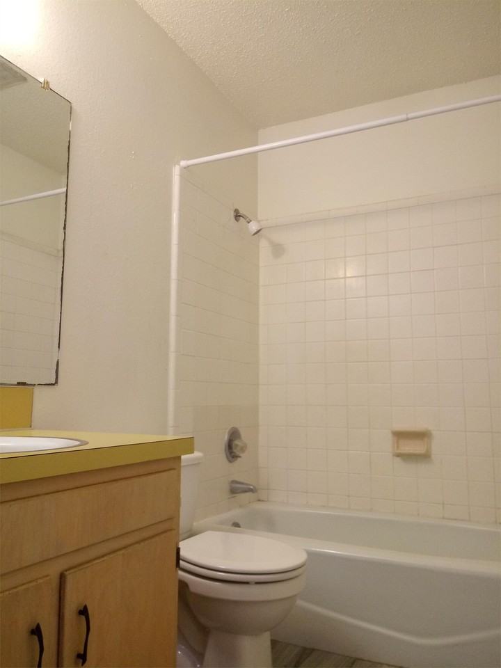 3609 3609 Sheridan Street - EApt E #E - Photo 5 of 8