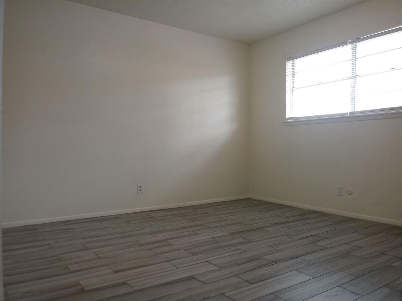 3609 3609 Sheridan Street - EApt E #E - Photo 6 of 8