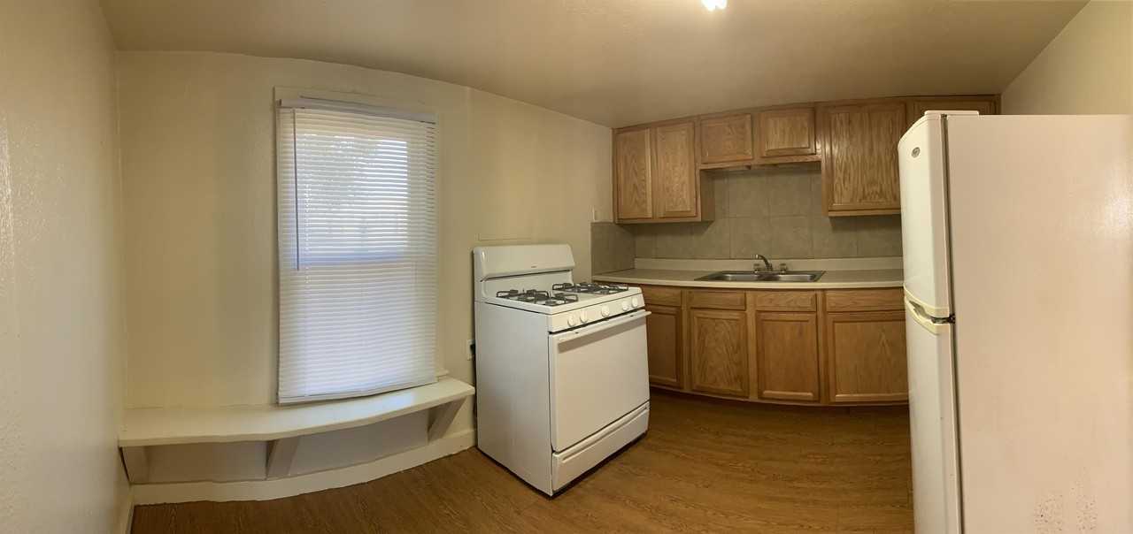 916 Axtell St #C - Photo 3 of 9