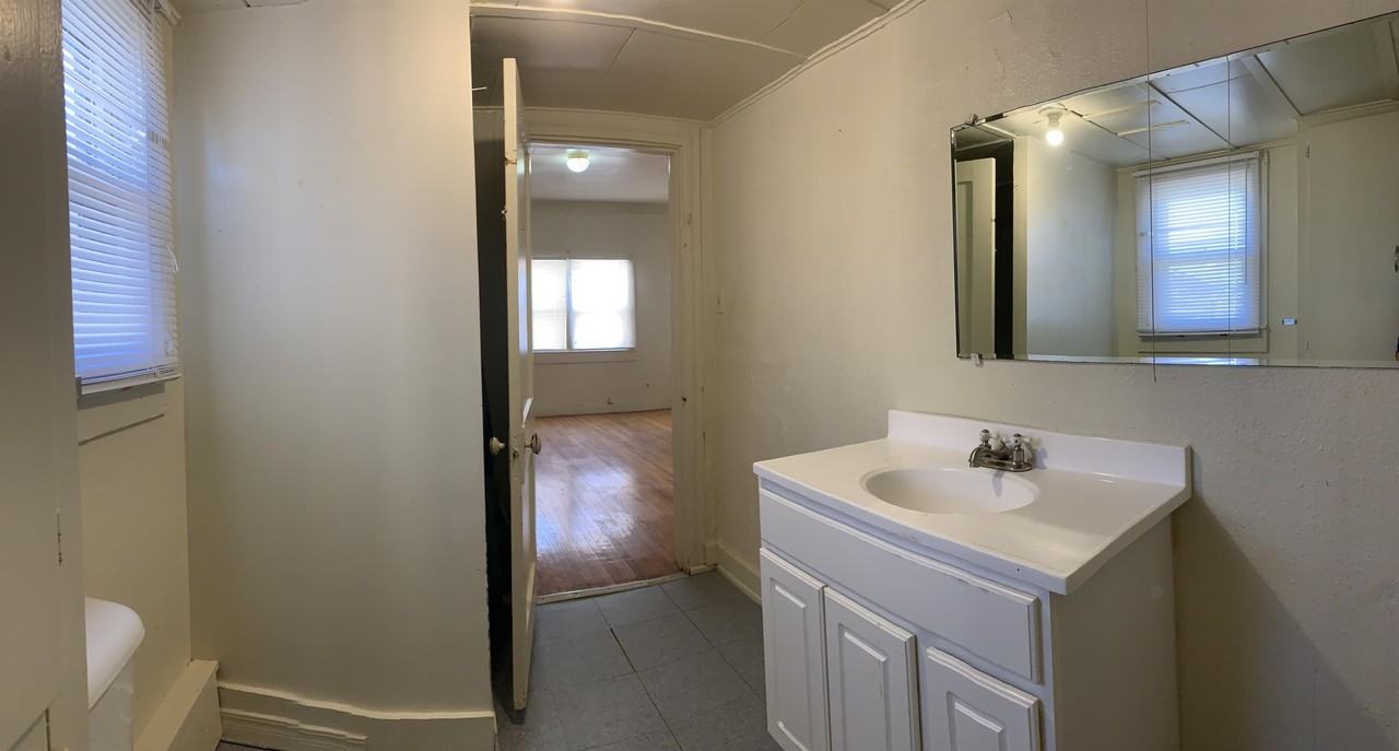 916 Axtell St #C - Photo 7 of 9