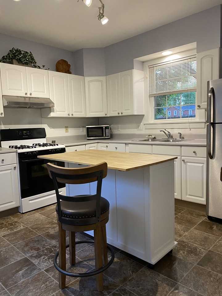 928 2nd St #1 - Photo 4 of 38