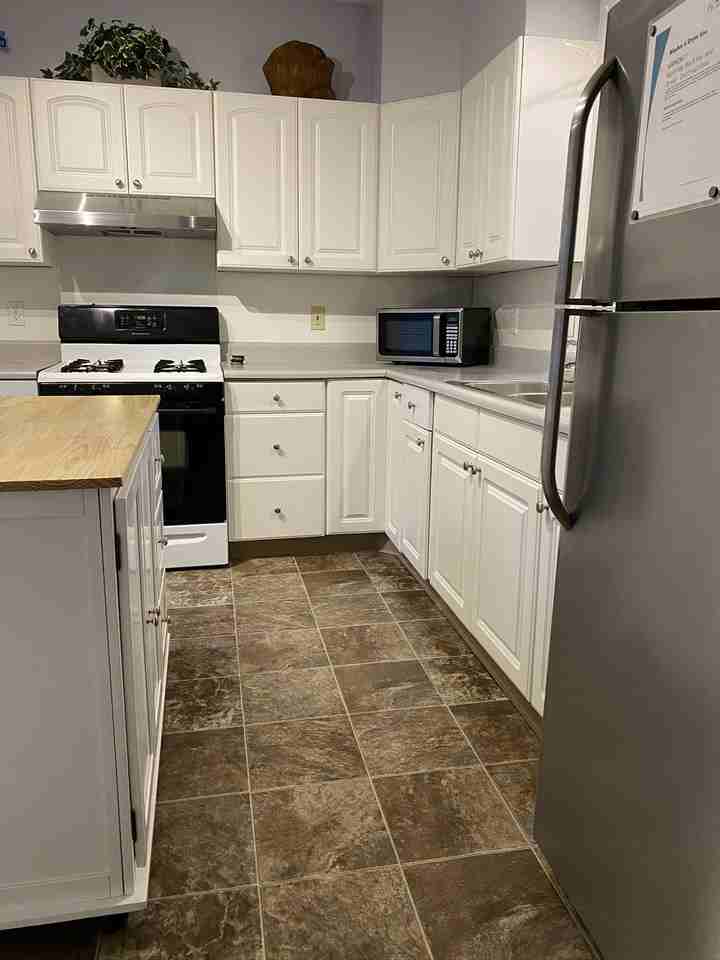 928 2nd St #1 - Photo 5 of 38