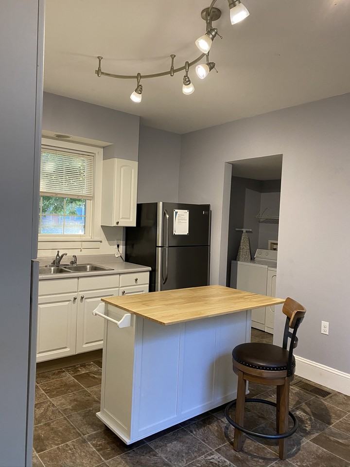 928 2nd St #1 - Photo 7 of 38