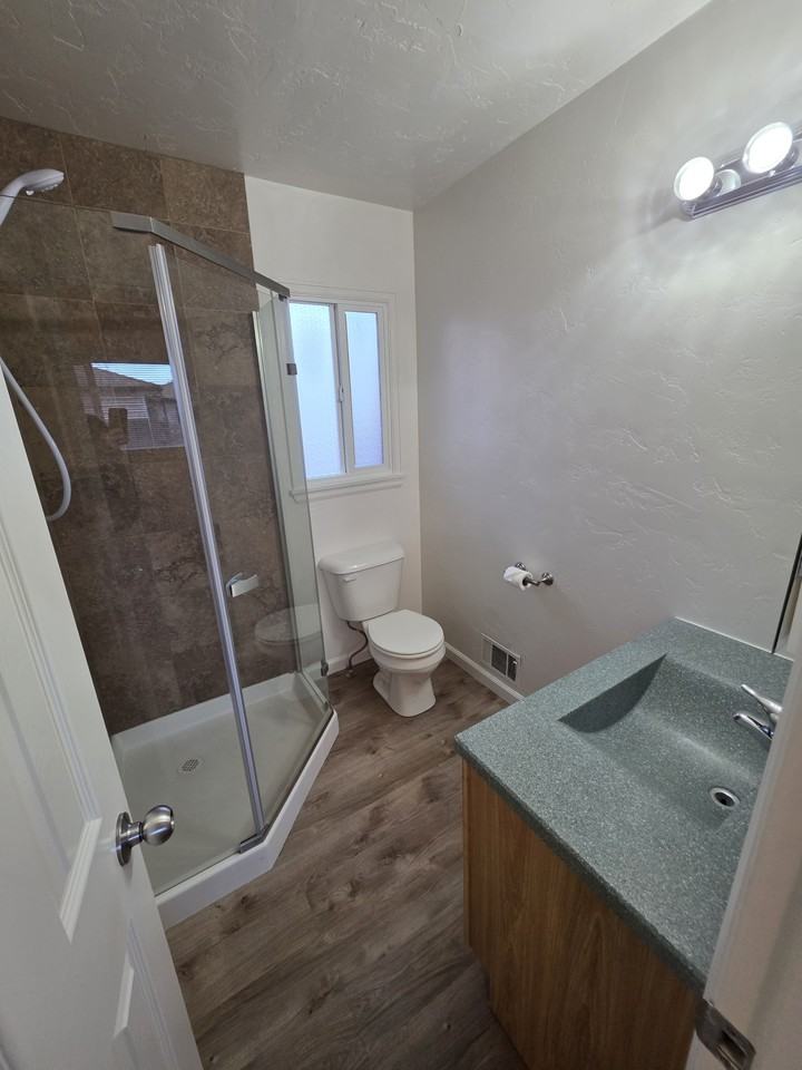 545 N 25th St #1 - Photo 4 of 10