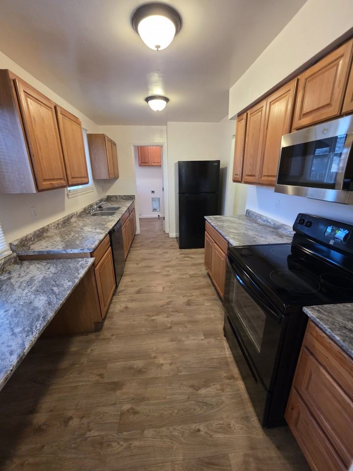 545 N 25th St #1 - Photo 6 of 10