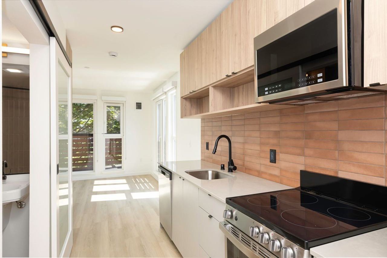 Reed - Photo 5 of 44