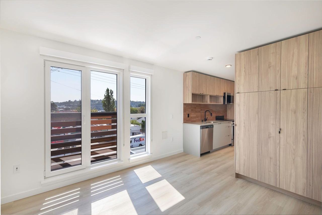 Reed - Photo 7 of 44