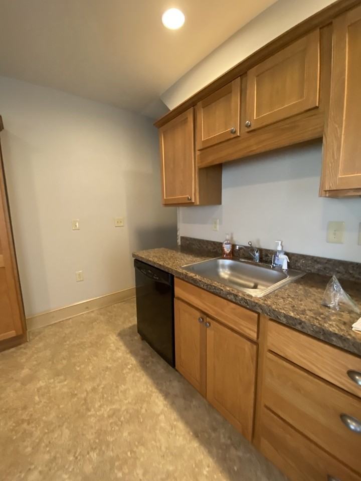 1140 Memorial Ave #1 - Photo 4 of 22