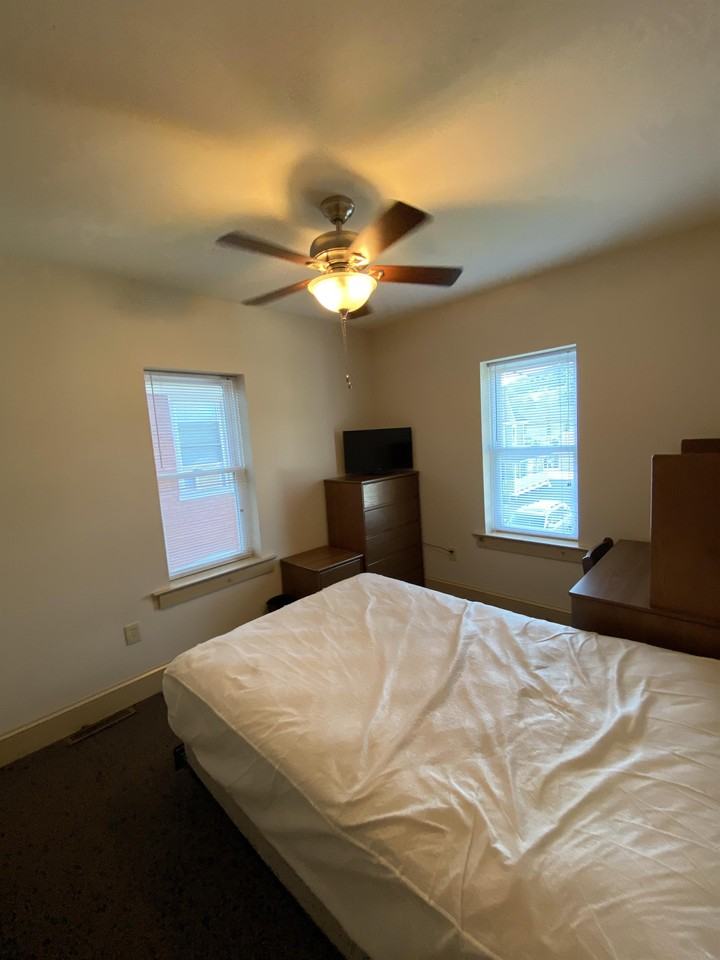 1140 Memorial Ave #1 - Photo 6 of 22