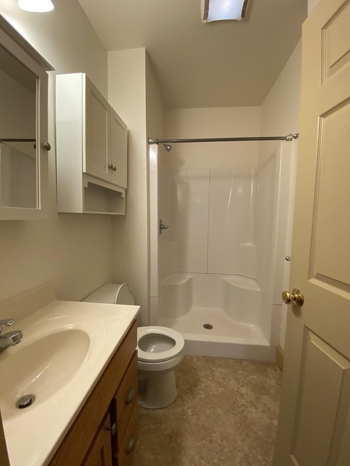 1140 Memorial Ave #1 - Photo 7 of 22