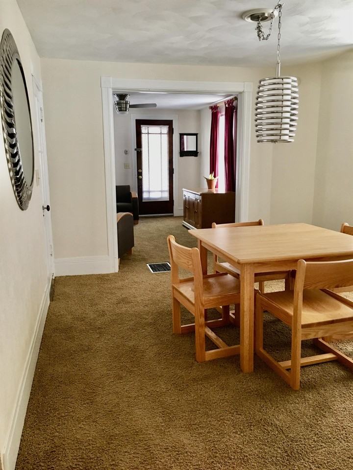 1043 Memorial Ave #1 - Photo 3 of 24