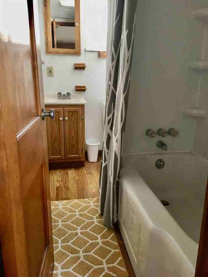 1043 Memorial Ave #1 - Photo 5 of 24