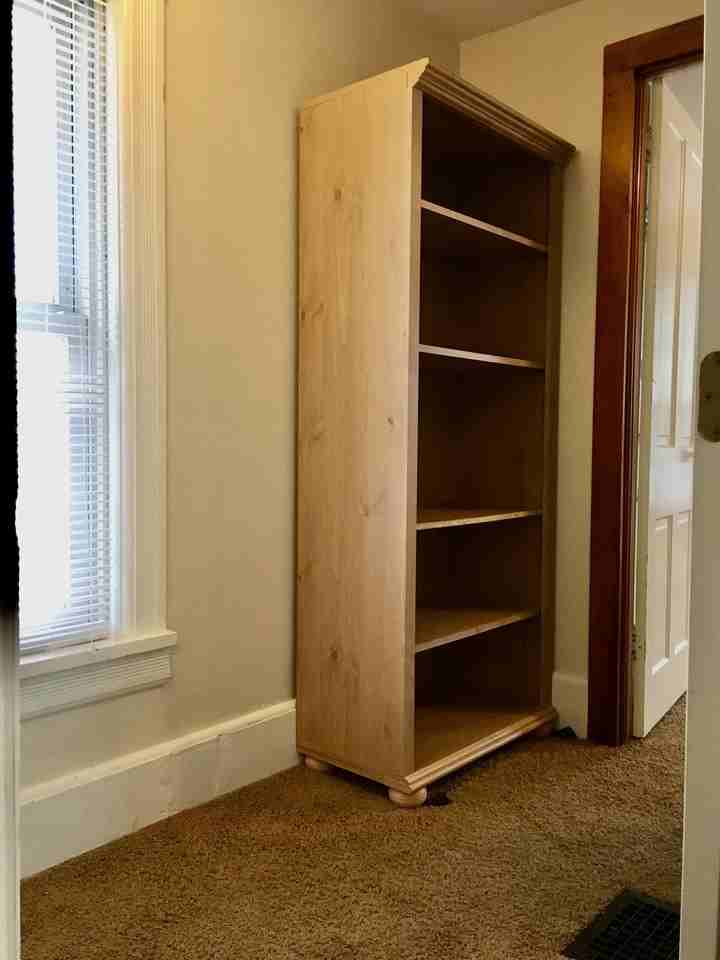 1043 Memorial Ave #1 - Photo 6 of 24