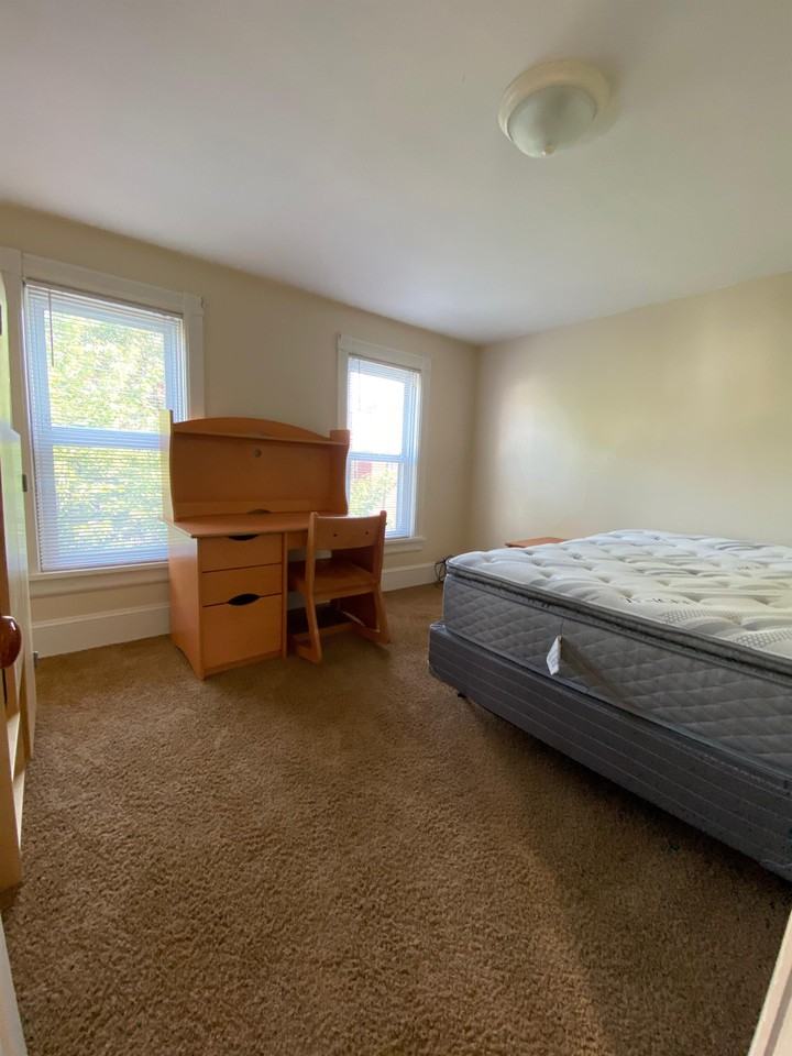 1043 Memorial Ave #1 - Photo 7 of 24